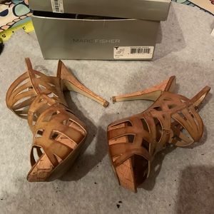 Cute strappy heels EUC